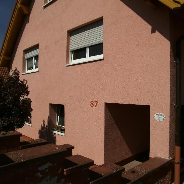 Ferienwohnung Mau, hotel v destinaci Pirmasens