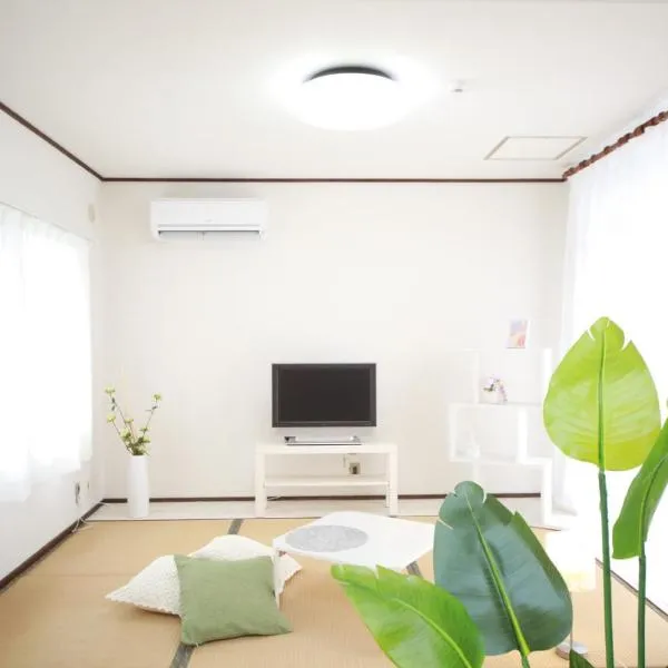 Higashiomi Large House, hotel v destinaci Higashiomi