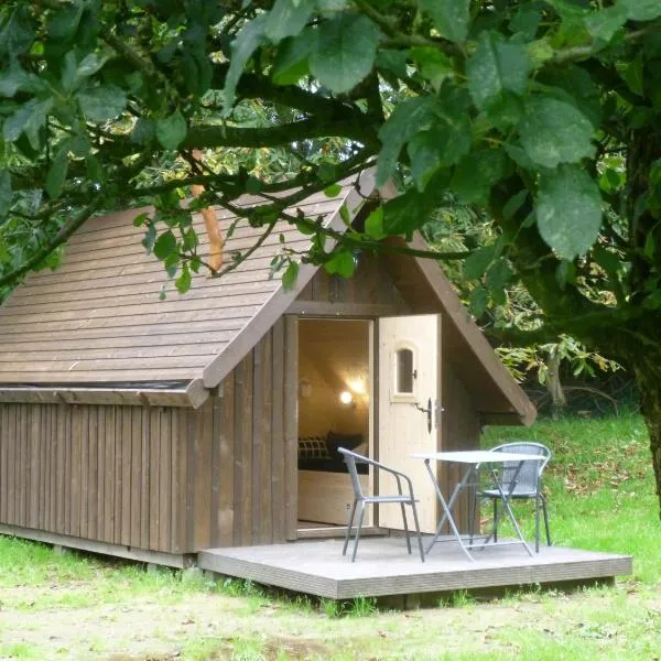 Les cabanes de Kerellou, hotel in Trémel