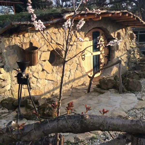 Fűtetős Dombház, hotel em Üröm