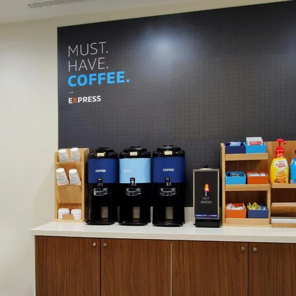 Holiday Inn Express Corning by IHG, hotel in Corning