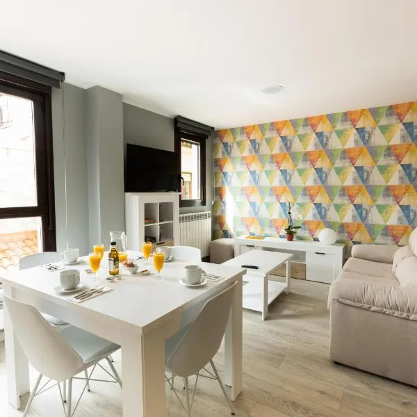 Apartamentos Turísticos San Lorenzo、Alesancoのホテル