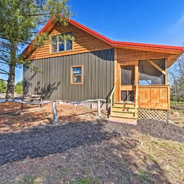 Honey House Cabin - A Quiet Countryside Retreat!, hotel v destinaci Nappanee