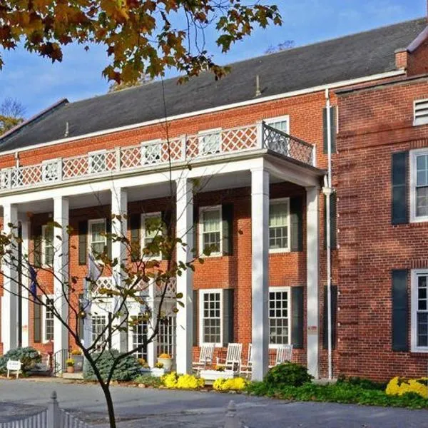 The Country Inn of Berkeley Springs, hotel in Mount Trimble