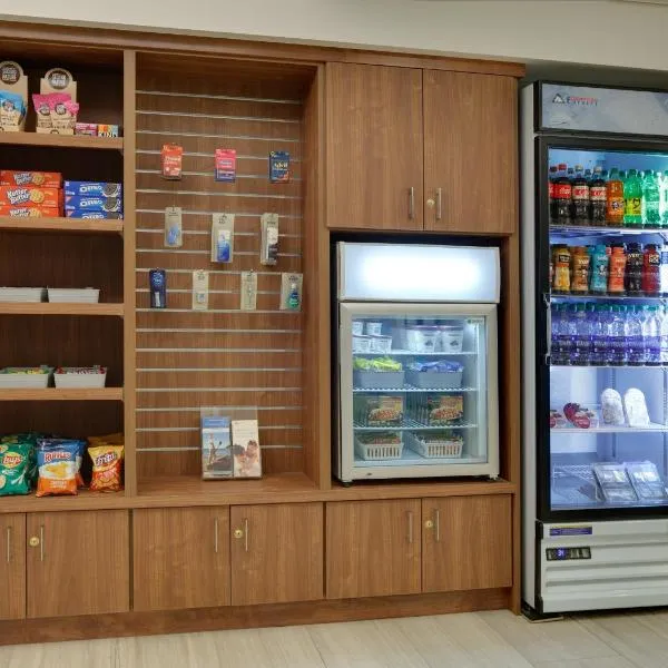 Holiday Inn Express & Suites Mitchell by IHG, ξενοδοχείο σε Mitchell