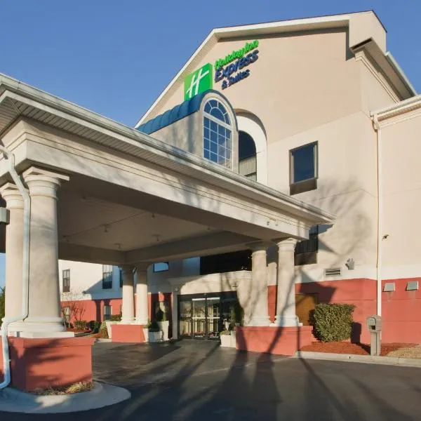 Holiday Inn Express Hotel & Suites Laurinburg, an IHG Hotel, hotell i Bennettsville