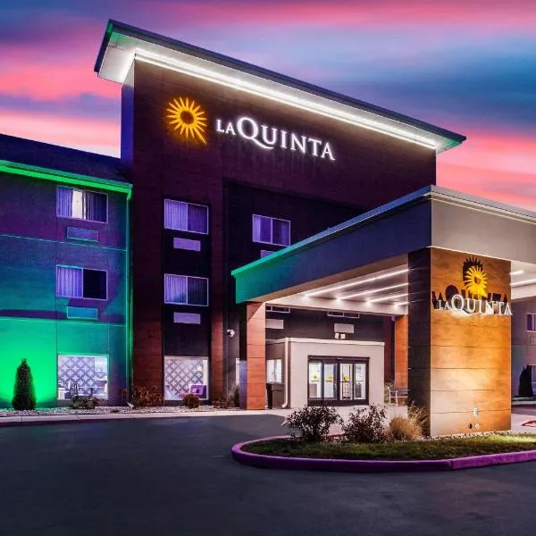 La Quinta Inn and Suites by Wyndham Elkhart, hotel in Cassopolis
