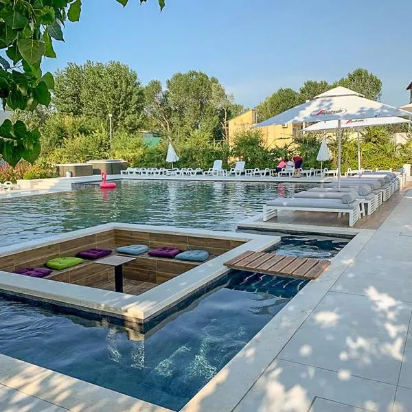 Hotel Bora Bora velipoja, hotel v destinaci Velipojë
