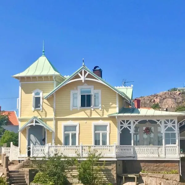 Strandflickornas Annex Gula Villan, hotel in Lysekil