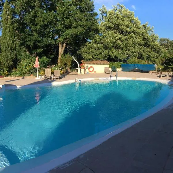 Hotel Les Chênes – hotel w mieście Sisteron