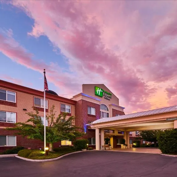 Holiday Inn Express Hotel & Suites Medford-Central Point, an IHG Hotel, готель у місті White City