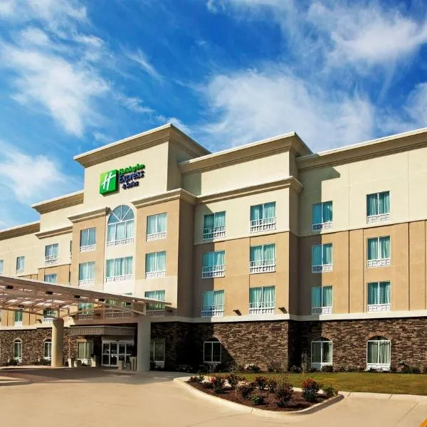 Holiday Inn Express and Suites Bossier City Louisiana Downs, an IHG Hotel, хотел в Боузър Сити