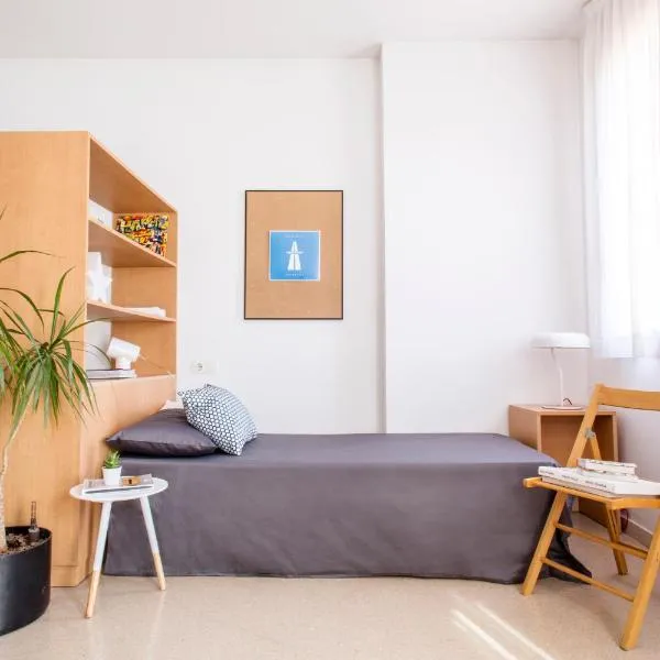 Residencia Universitaria Resa Francesc Giralt i Serrà, ξενοδοχείο σε Terrassa