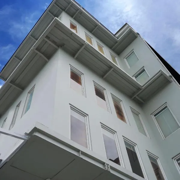 UROOMS Senayan, hotel v mestu Jakarta