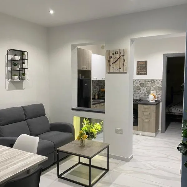 Cosy private townhouse in heart of Senglea, hotel in Senglea