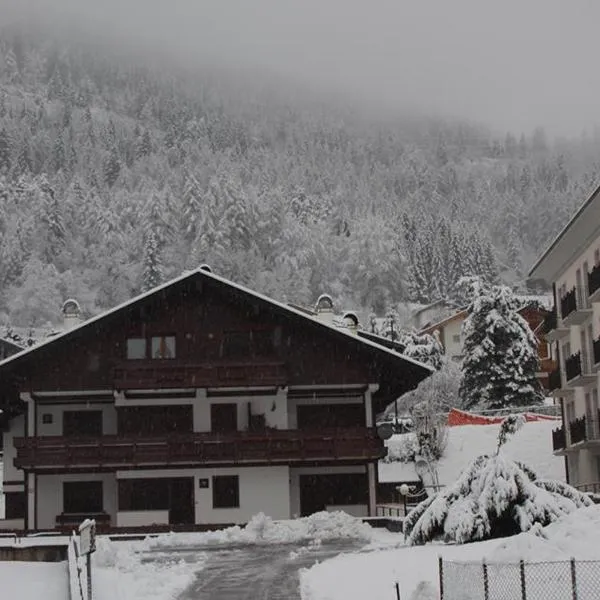 Habitat Dolomiti-Cadore, готель у місті П'єве-ді-Кадоре