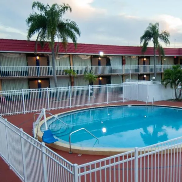 Express Inn & Suites - 5 Miles from St Petersburg Clearwater Airport, hotel sa Clearwater