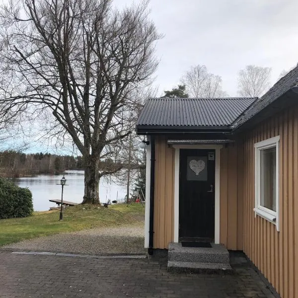 Naturskönt boende vid Sjö, hotel en Grysshult