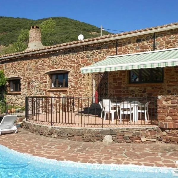 La Bergerie, with private pool and garden, hotel v destinaci Lodeve