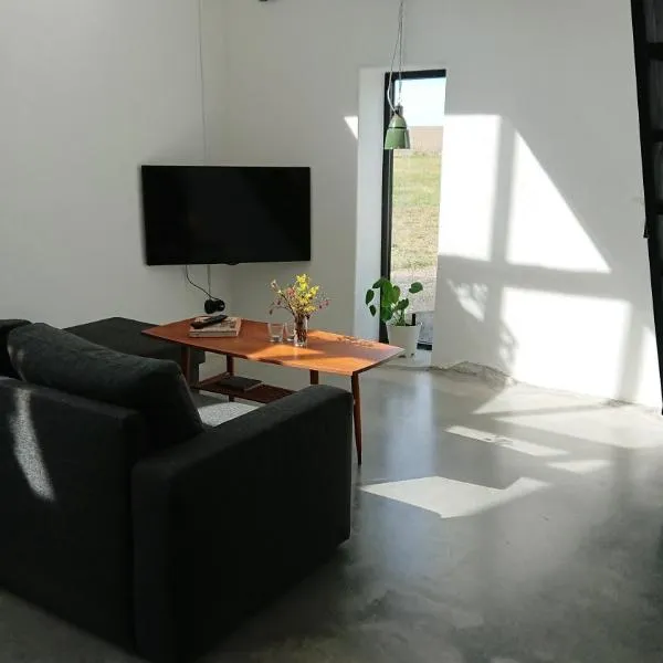 Almbacka Logi lgh 2, hotel in Skivarp