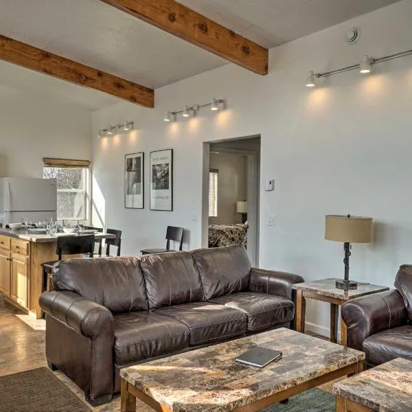 Pet-Friendly Duplex w/ Northern Lights Aurora View, hotel a Homer