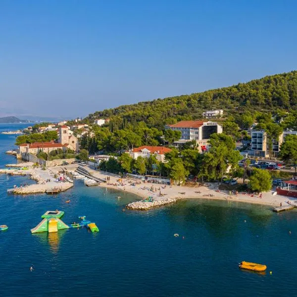 Hotel Sveti Kriz, hotel v Trogiri