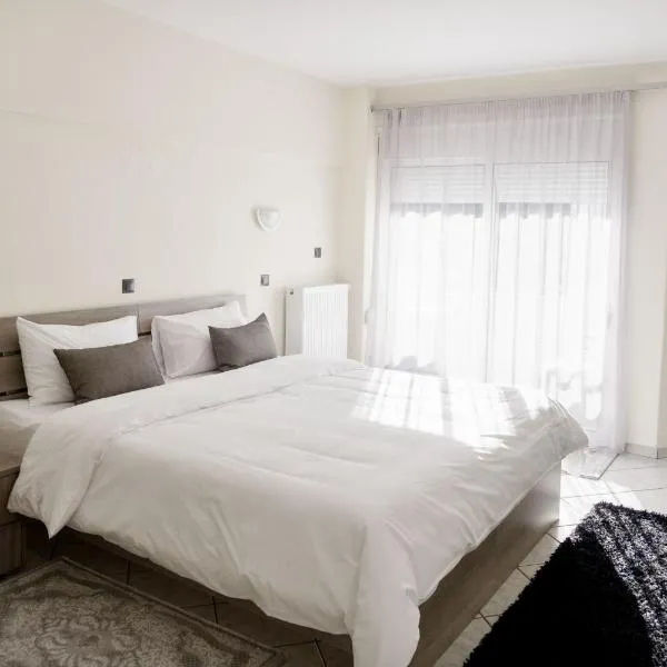 Pravi Hotel, hotel Eleftherúpoliban