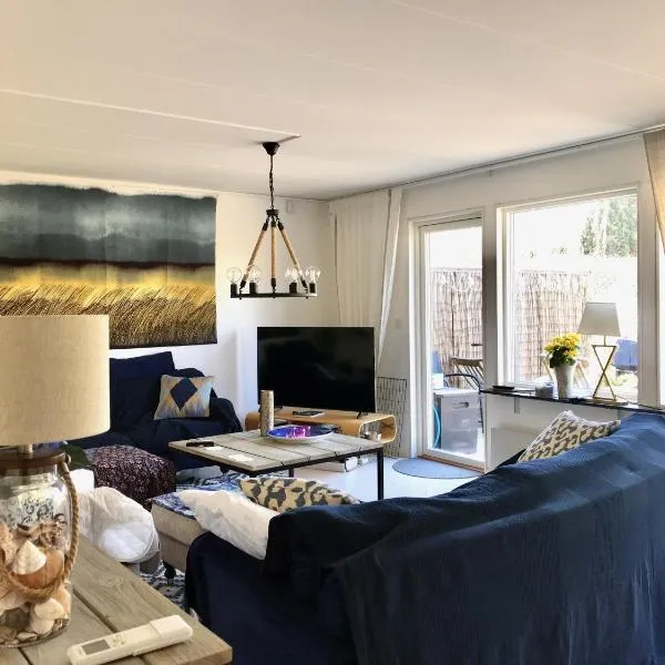Stor villa i Båstad med havsutsikt, hotel u gradu 'Båstad'