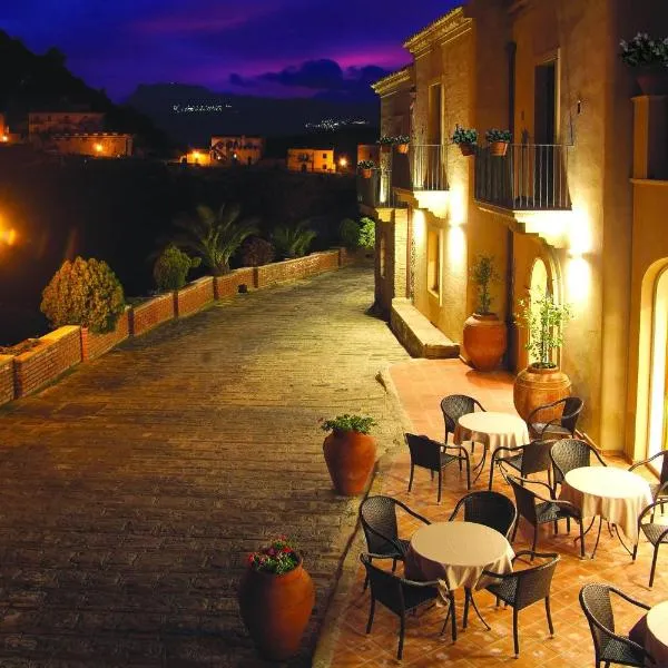 Resort Borgo San Rocco, hotel in Savoca 