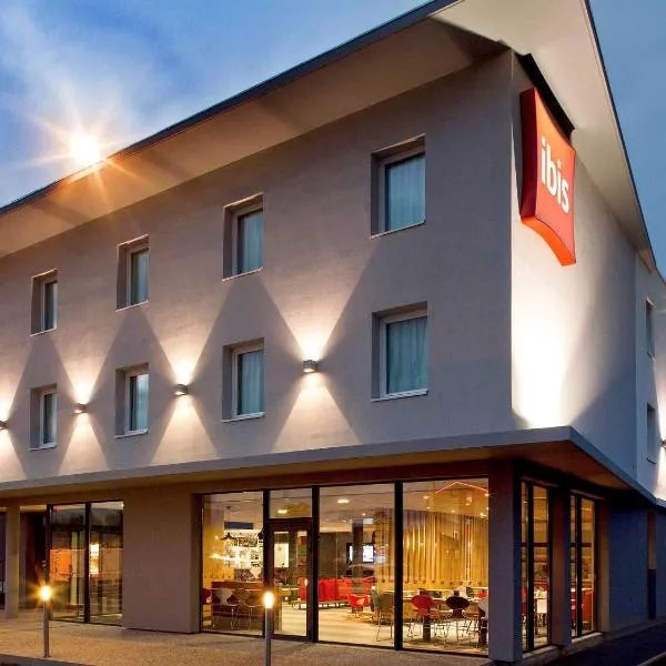 ibis Clermont Ferrand Nord Riom、リオンのホテル