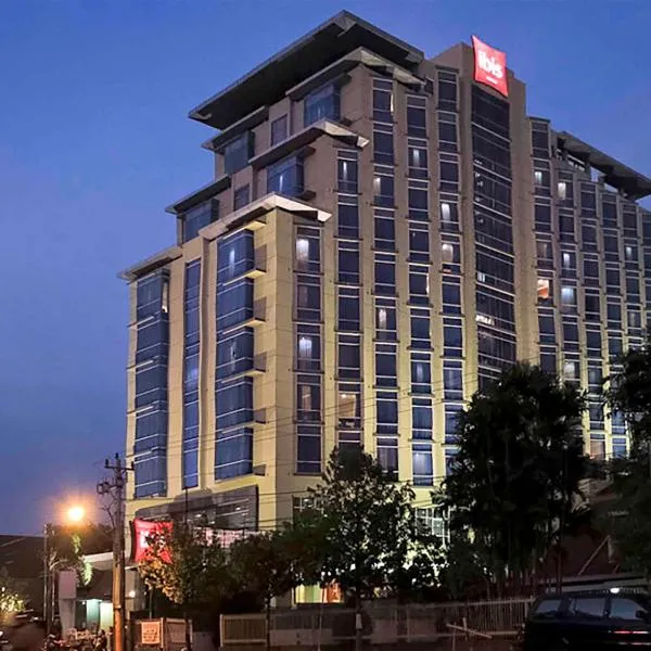 Hotel Ibis Semarang Simpang Lima, hôtel à Semarang