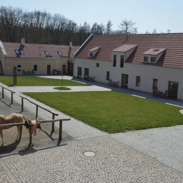 Statek Krkavčí Hora, hotel in Sýkořice