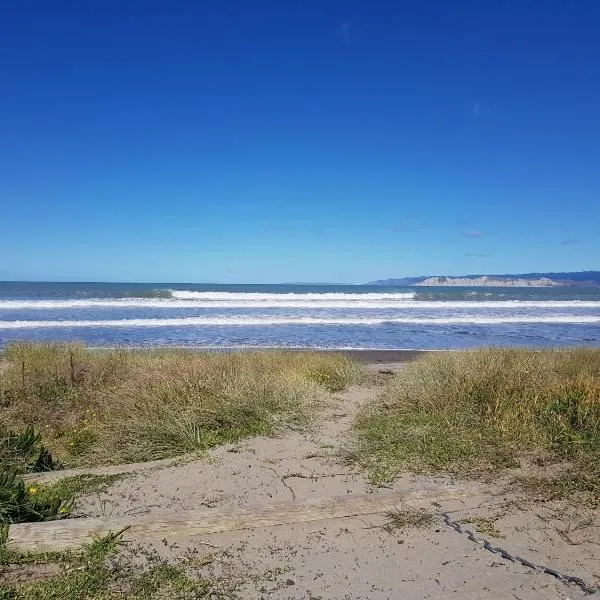 Whispering Sands Beachfront Motel, hotel v destinaci Gisborne