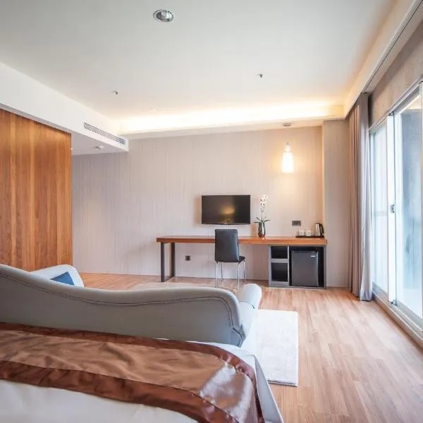 Grand Crystal Hotel, hotel v destinaci Sin-ču