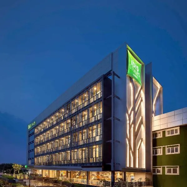 Ibis Styles Jakarta Sunter – hotel w mieście Sasak