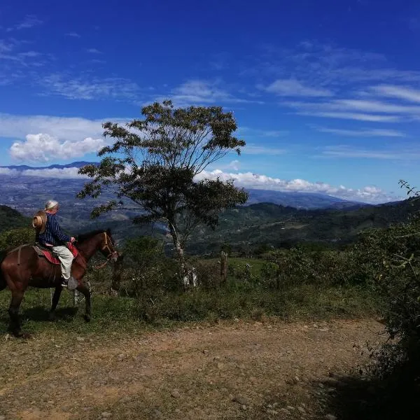 Finca Queveri, hotell i Cachí