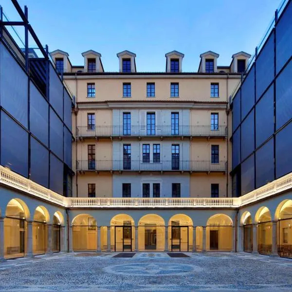 NH Collection Torino Piazza Carlina, hotel in Turin