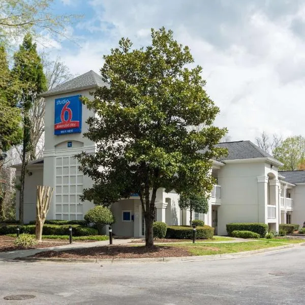 Studio 6-Tucker, GA - Atlanta Northlake، فندق في تاكر