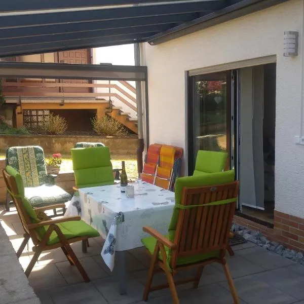 Weitefeld에 위치한 호텔 Gemütliche Wohnung im Westerwald, mit einer großen Terrasse!!