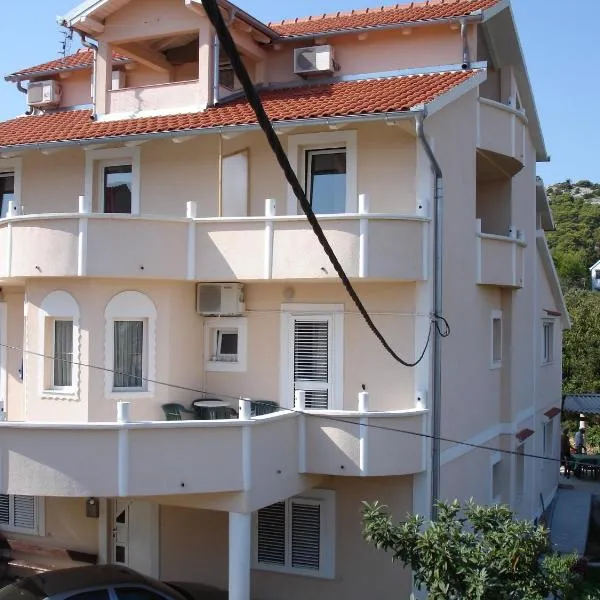 Vila Rosa – hotel w mieście Tkon