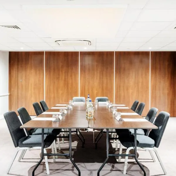 Holiday Inn London Luton Airport by IHG, hotel v Lutonu