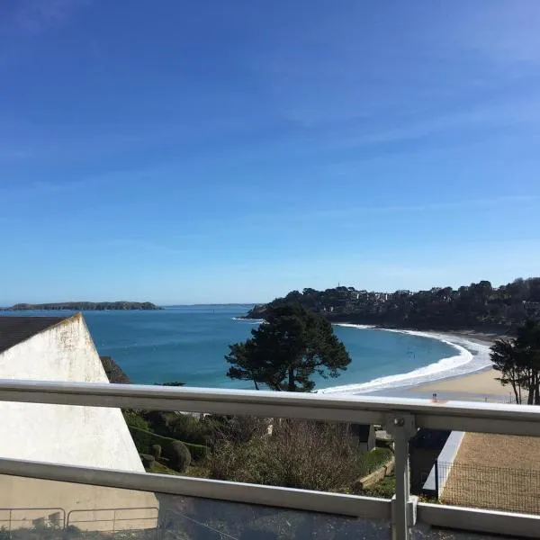 Apt 204, Vue Mer, Accès plage Trestraou, Perros-Guirec, hôtel à Perros-Guirec