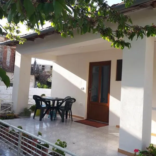 Bona's Home, hotel v destinaci Tushemisht