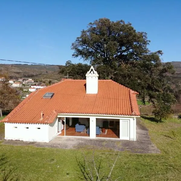 Casa da Cabração - Circuito Aldeias de Portugal: Agualonga'da bir otel