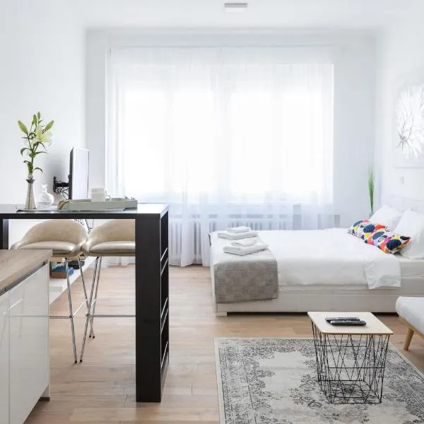 150sqm Main Square Apt!-4 Units-Great for Groups!, hotel v Záhrebe