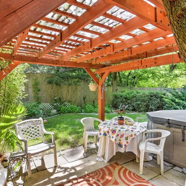 Private Home with Hot Tub and Patio Near Dtwn Tulsa, hotel a Tulsa