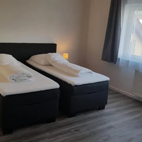 Air Rooms Hotel: Flörsheim şehrinde bir otel