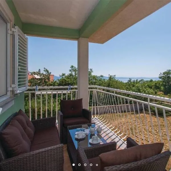 Comfortable apartment in Bartići, ξενοδοχείο σε Labin