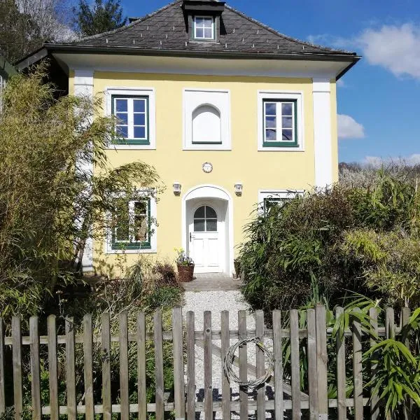Fancy Luxury Home In Former Tavern, hotel v destinaci Gmunden
