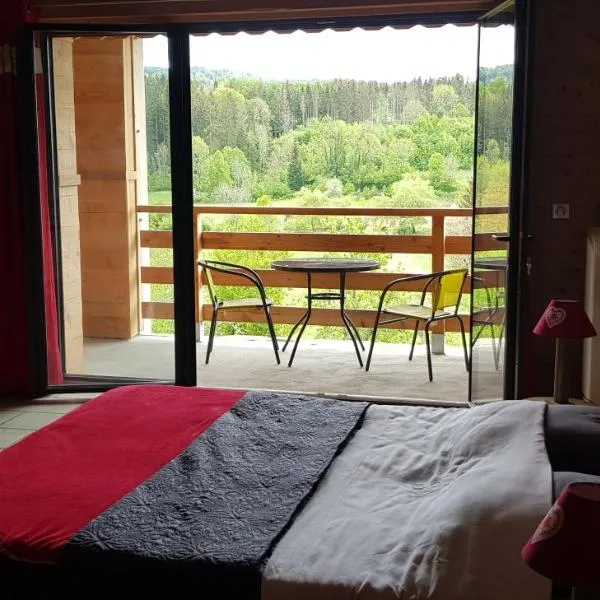 Le Jura en toutes saisons Piscine, SPA, location VTT, balades 2cv, climatisation, hotel em Bonlieu